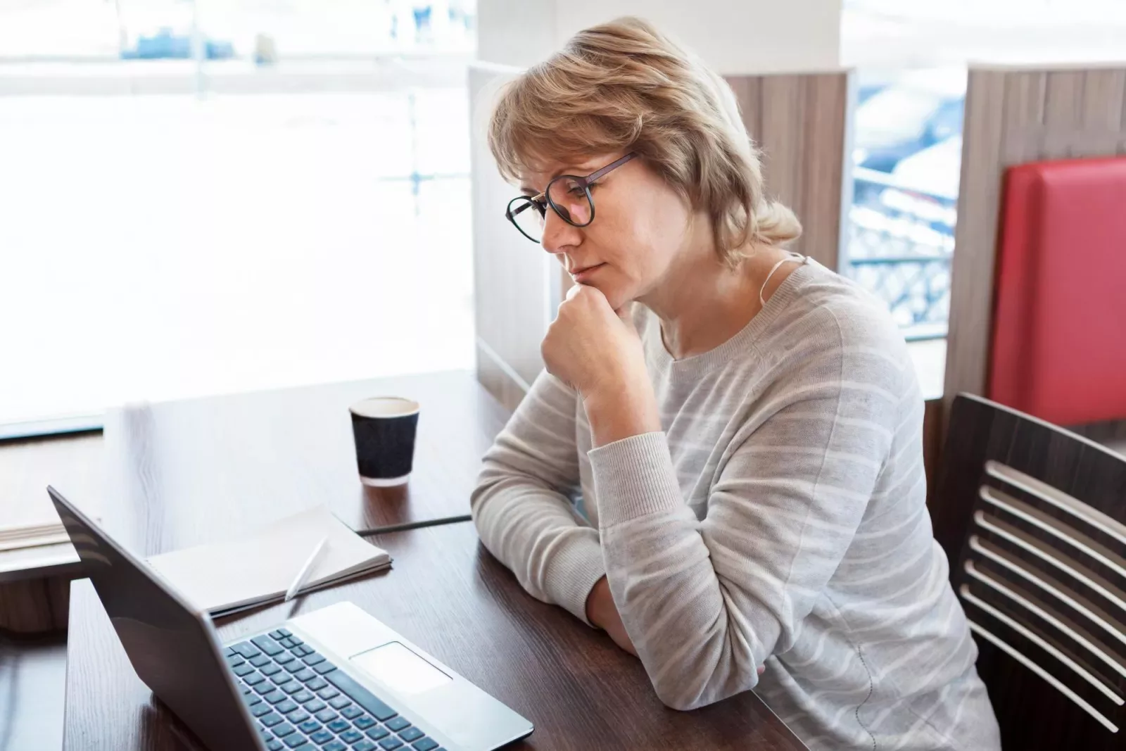 Graphothérapie : pourquoi tant de praticiens pensent qu’on ne peut pas en vivre — et pourquoi ils se trompent
