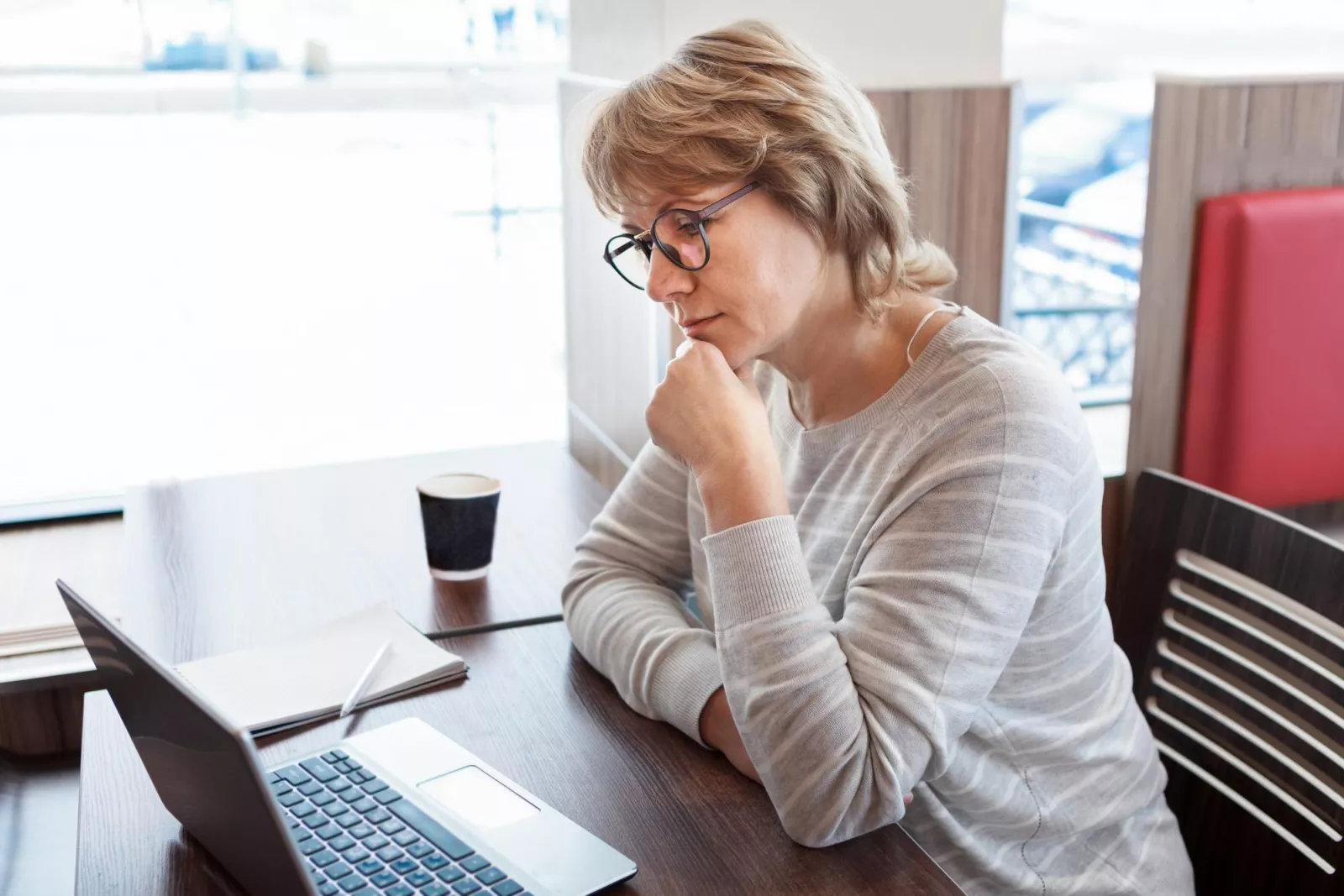 Graphothérapie : pourquoi tant de praticiens pensent qu’on ne peut pas en vivre — et pourquoi ils se trompent